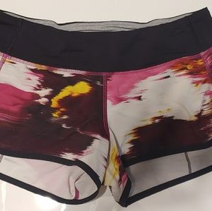 Lululemon Speed Up Shorts 2.5" - Size 6